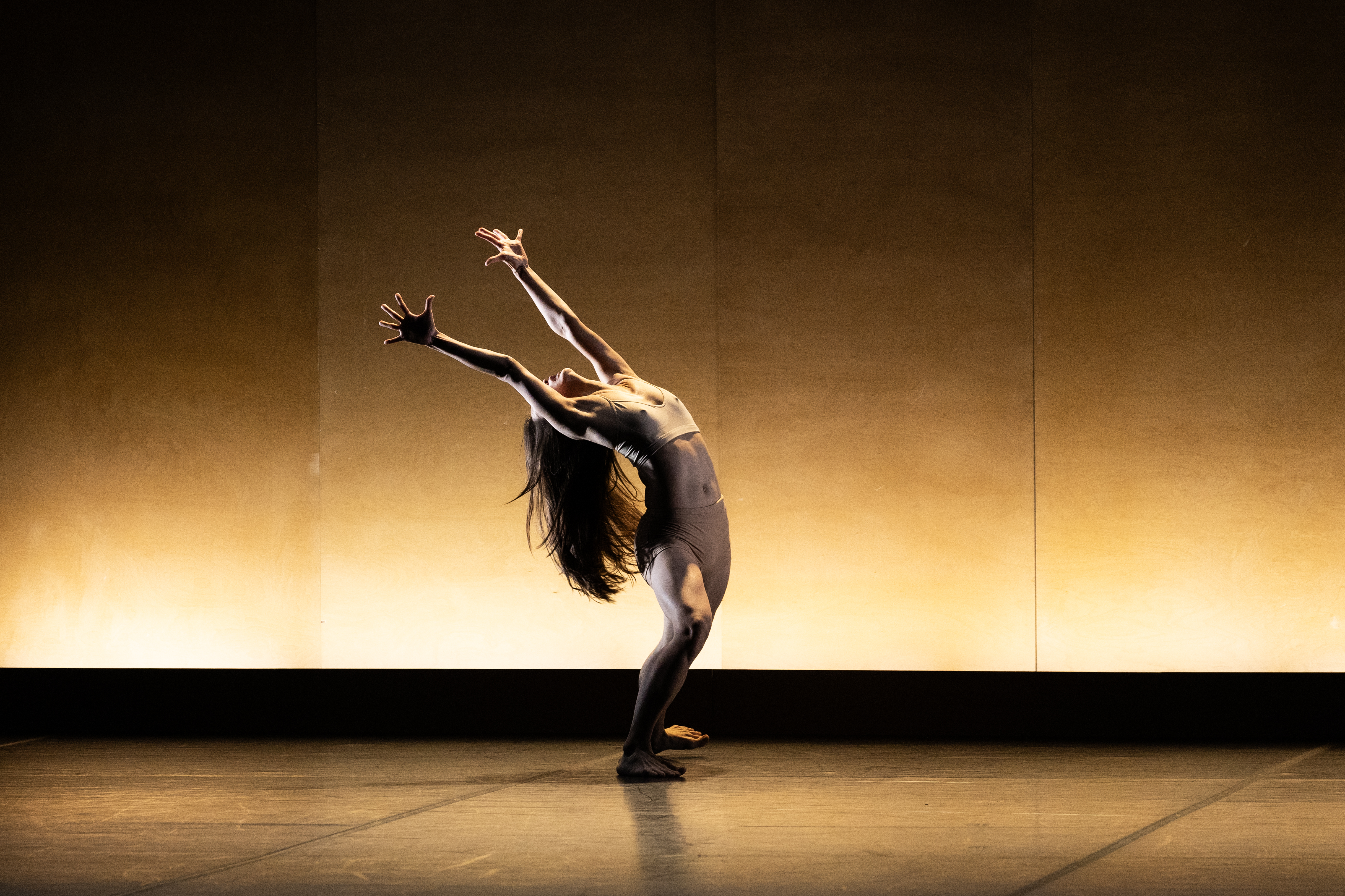 Solo-Tänzerin auf der Bühne