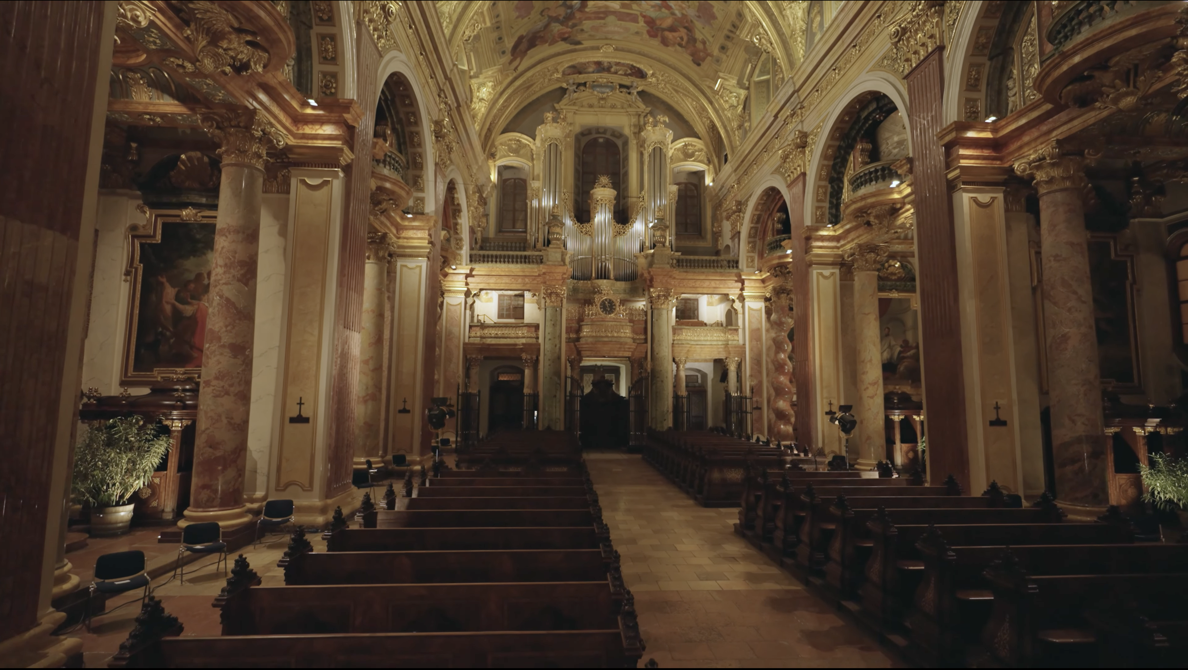 Jesuitenkirche Wien Orgel Kirche mit Blick zur Orgel